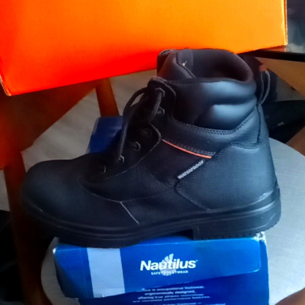 Steel toe work boots